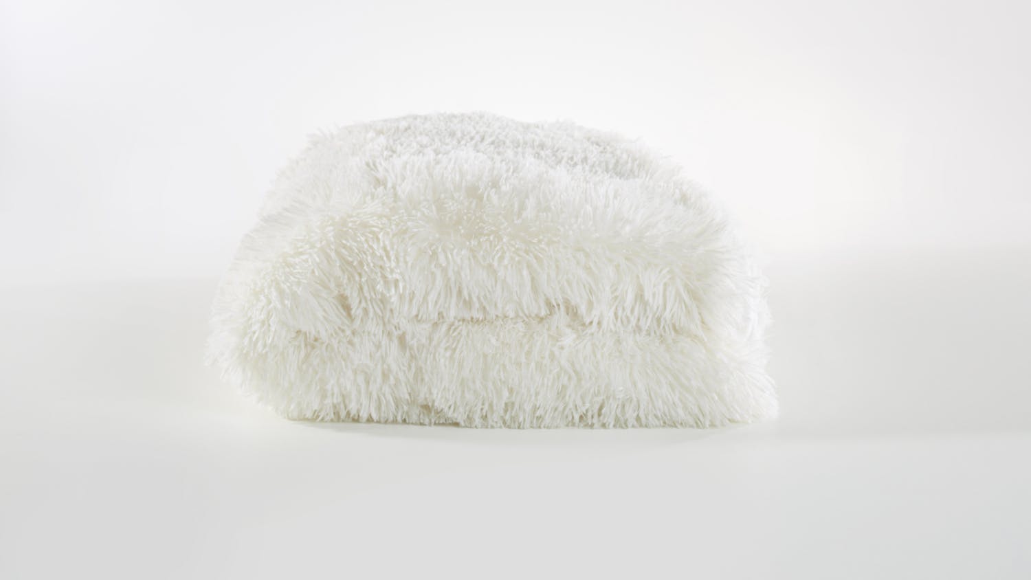 Cosy Faux Fur Queen Blanket by L'Avenue