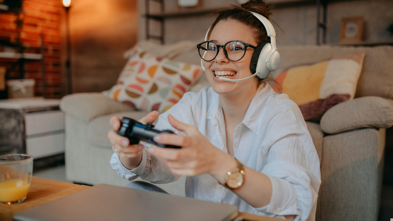 JBL Quantum 360P Console Wireless Gaming Headset for PlayStation - White/Blue