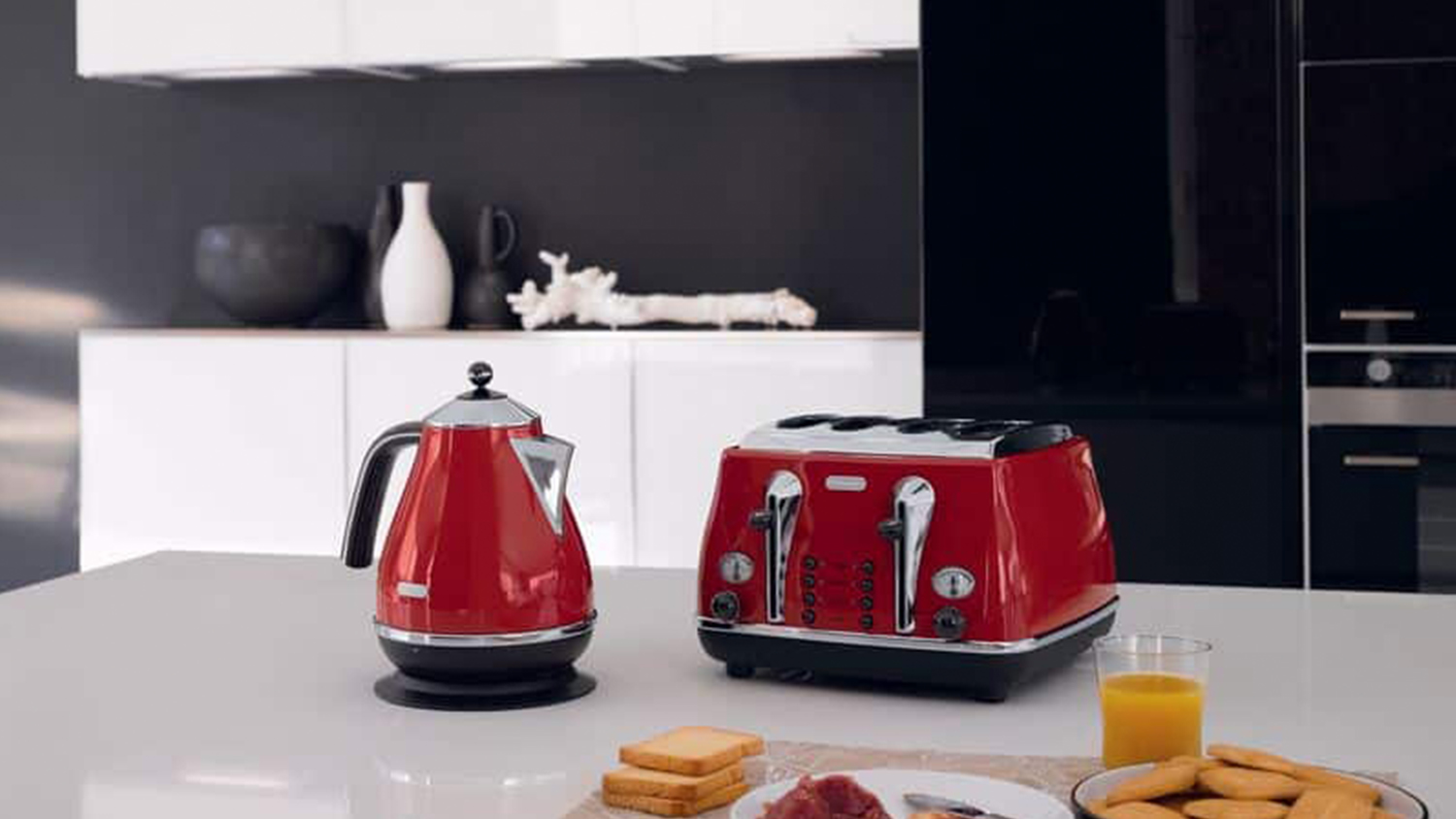 DeLonghi Icona Classic 1.7L Kettle Red (KBO2001.R) Harvey Norman