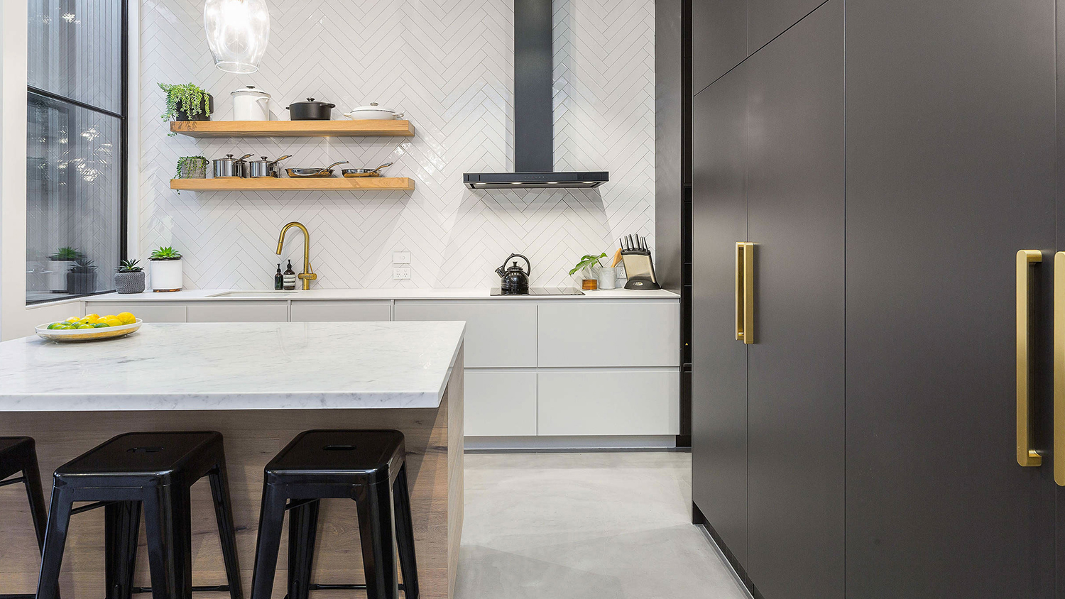 Schweigen 90cm Box Chimney Wall Mounted Rangehood - Black Glass (DS3326B-9SE)