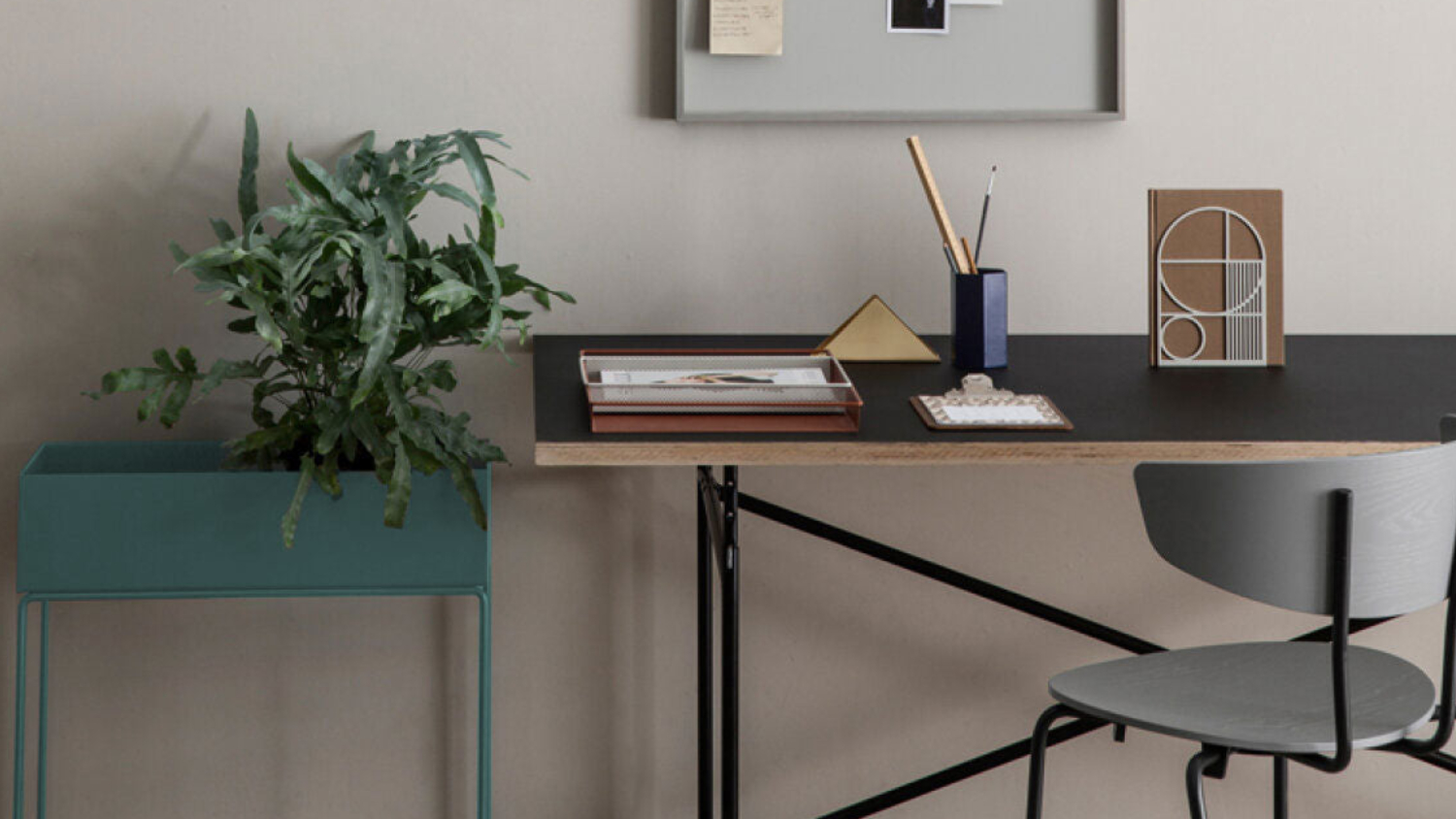 Kmall Raised Indoor Pot Plant Stand - Matte Green