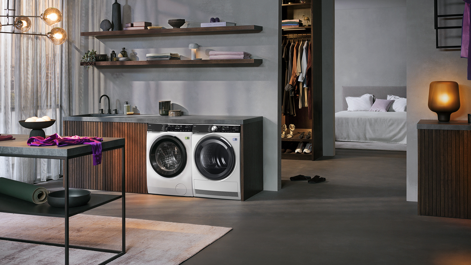 AEG 8kg Front Loading Washing Machine with 12 Programs - White (7000 Series/LF7384O4C)