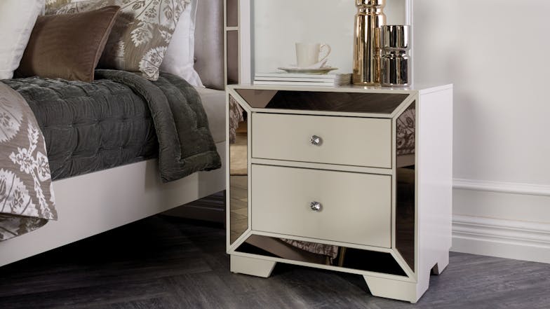 Juliette Queen 5 Piece Dresser and Mirror Bedroom Suite