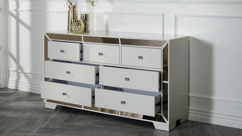 Juliette King 5 Piece Dresser and Mirror Bedroom Suite