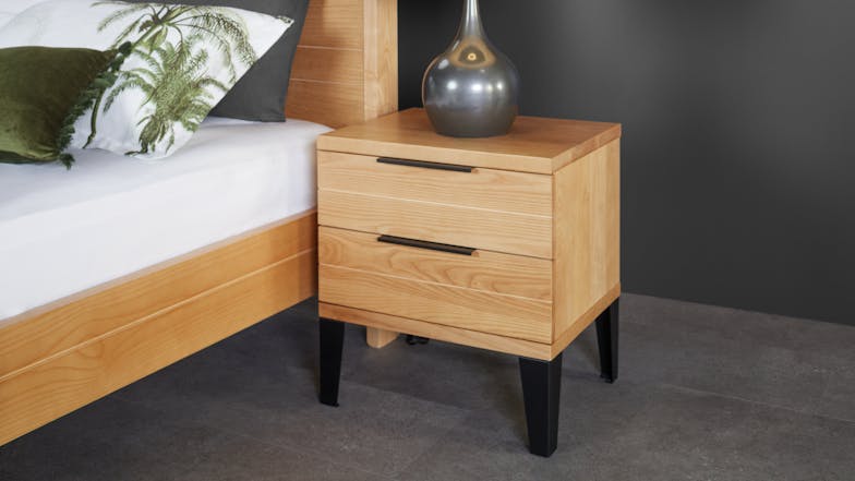 Huntsbury Queen 3 Piece Bedside Bedroom Suite