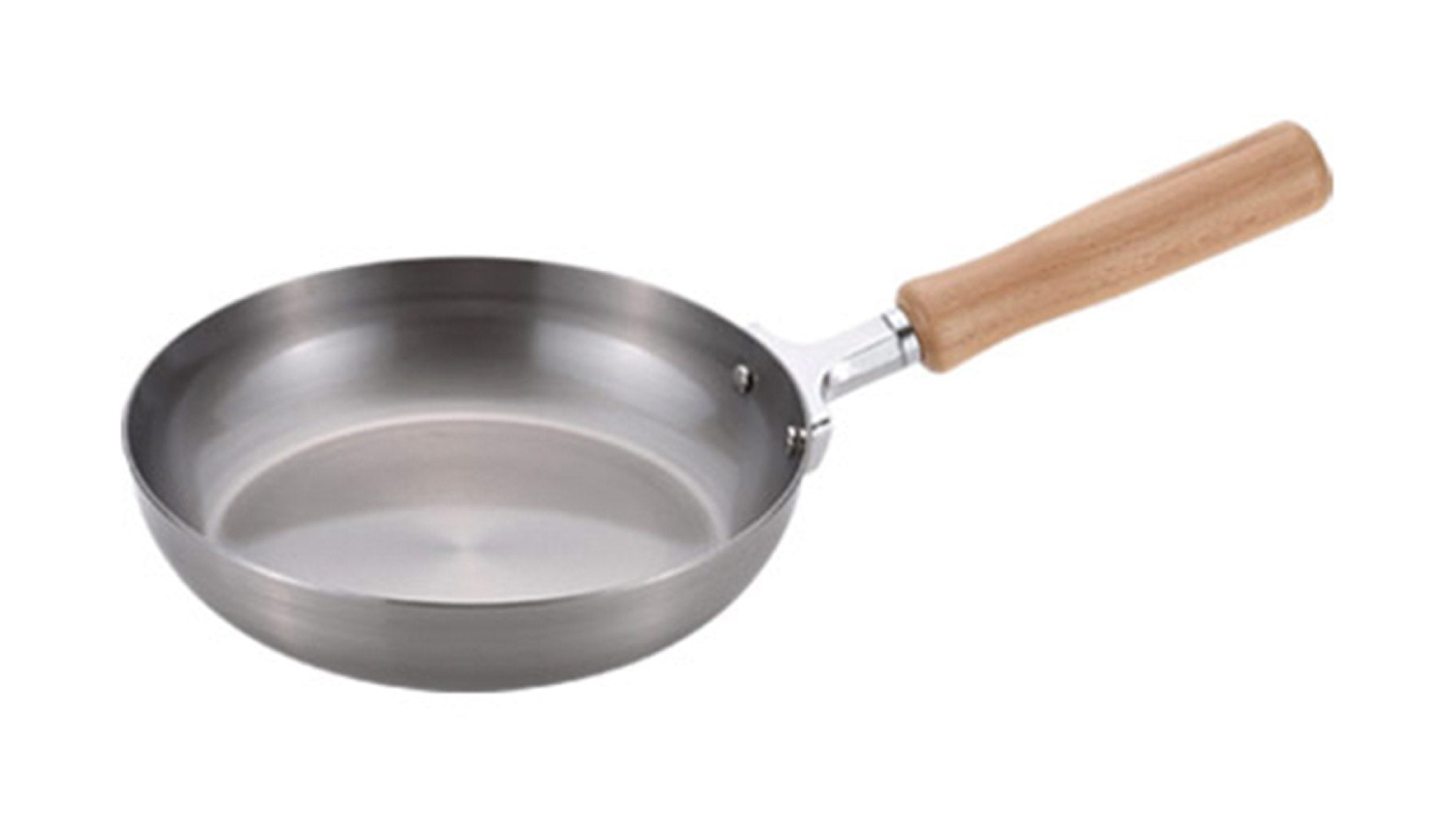 Chitose Blue Iron Frying Pan with Wooden Handle 18cm
