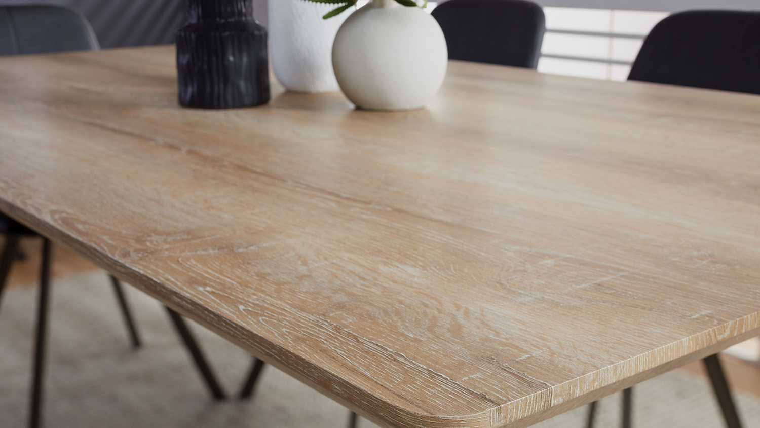 Gwyn 1800 Dining Table