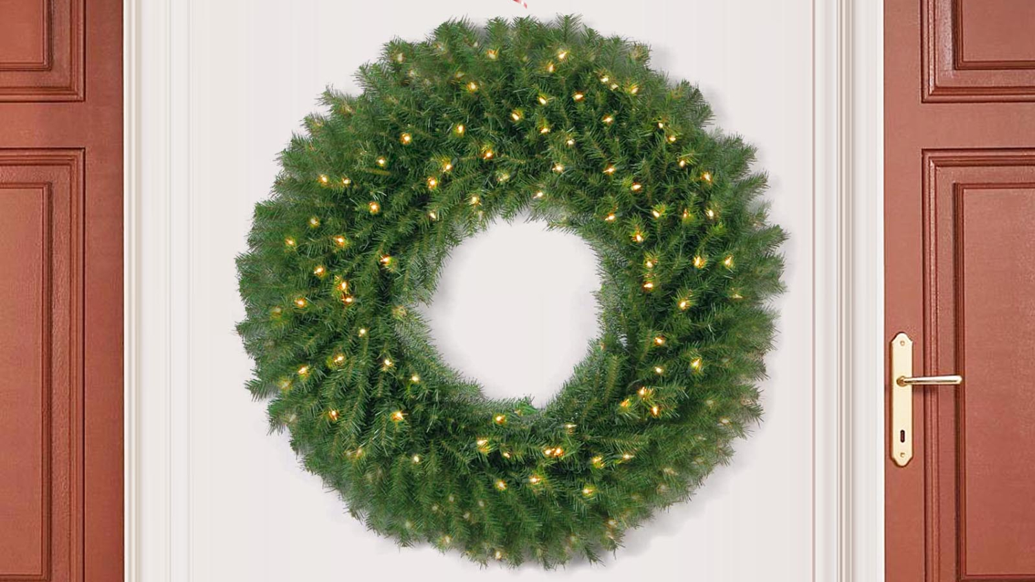 TSB Living Faux Christmas Wreath with Warm LED Lights, Lighting Toggles 61cm