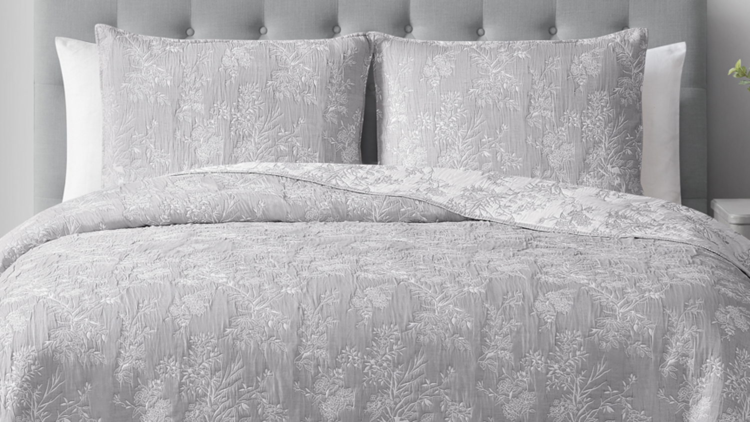 Petra Silver Bedspread Set by L'Avenue