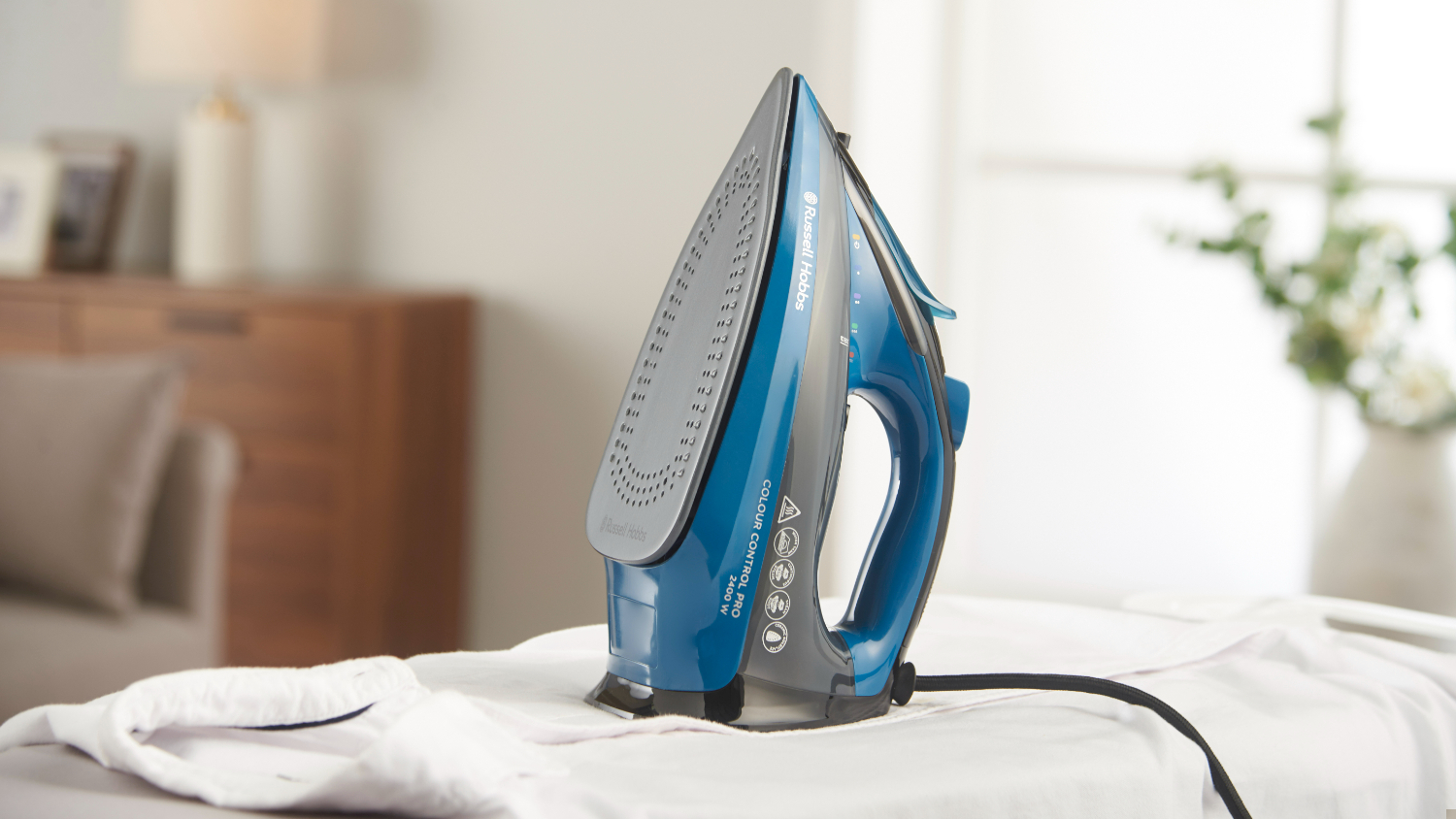 Russell Hobbs Colour Control Pro Steam Iron - Black/Blue (RHC2728)