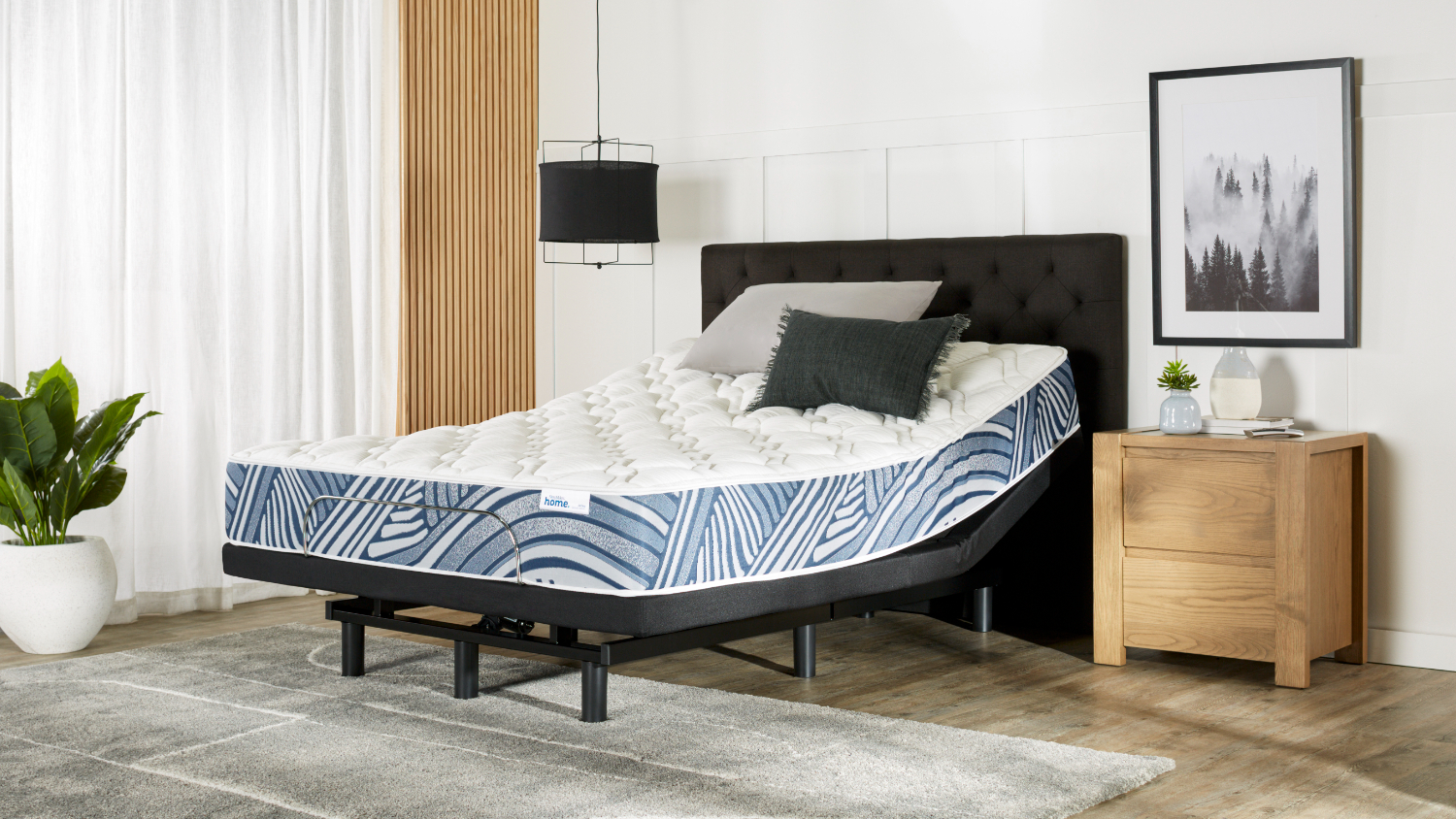 Dream Medium Queen Mattress with MotionComfort Adjustable Base By Sleepmaker