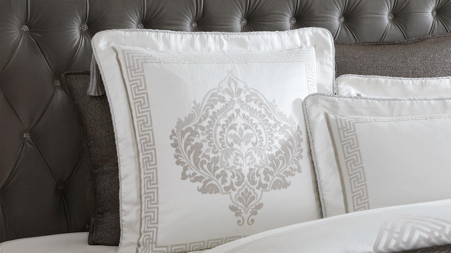 Empire Ivory European Pillowcase by Da Vinci