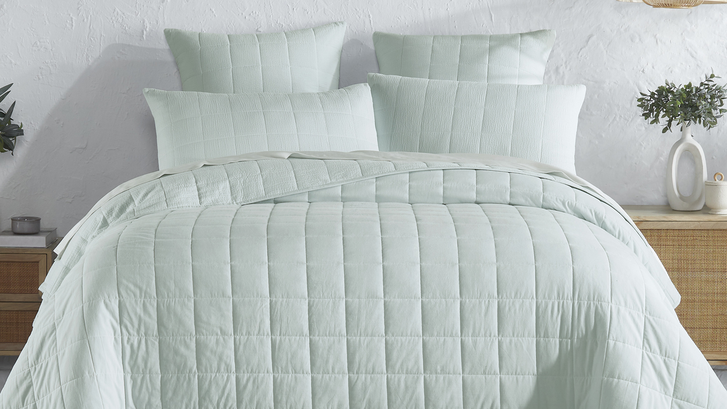 Leni Ice Flow Coverlet Set by L'Avenue