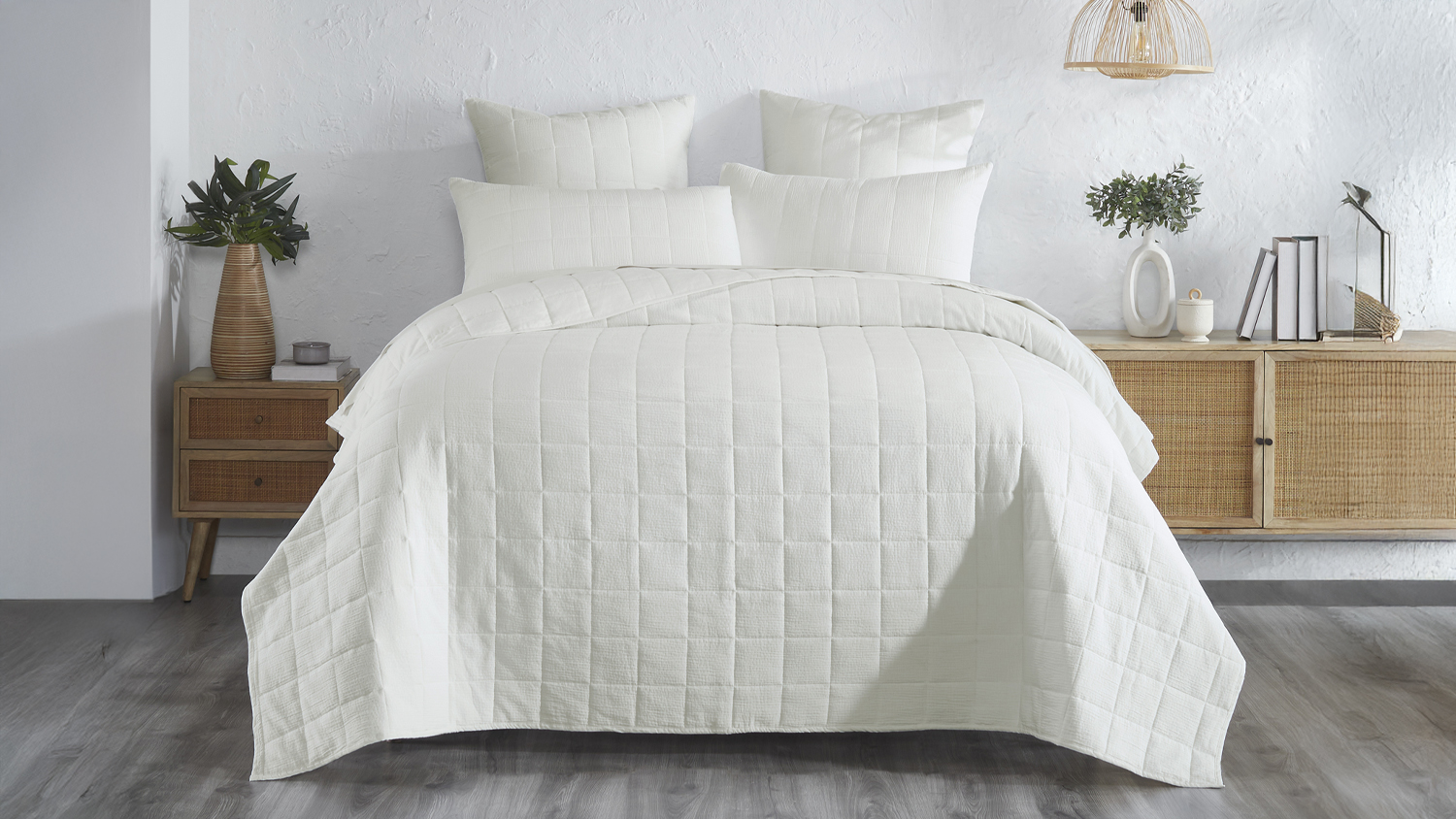 Leni White Coverlet Set by L'Avenue
