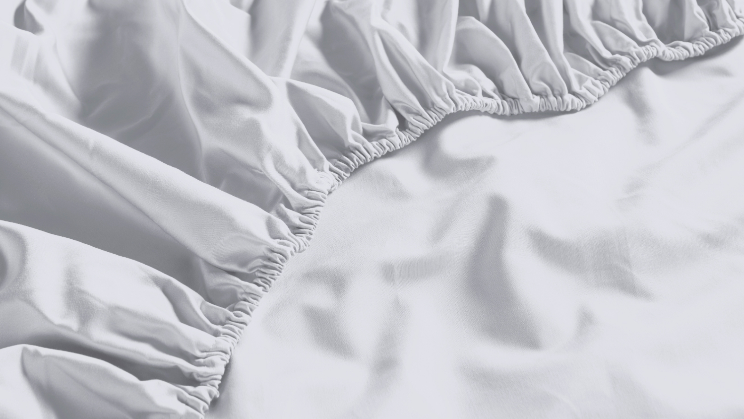 300TC 100% Cotton White Fitted Sheet by Top Drawer - 45cm drop