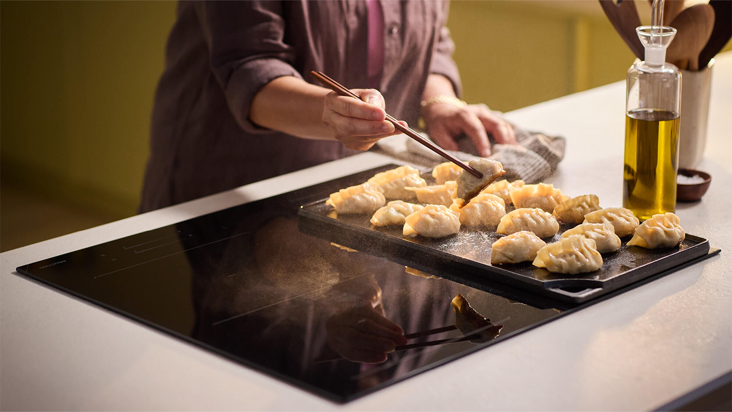 Haier 90cm 5 Zone Induction Cooktop - Black (500 Series/HCI905FTB4)