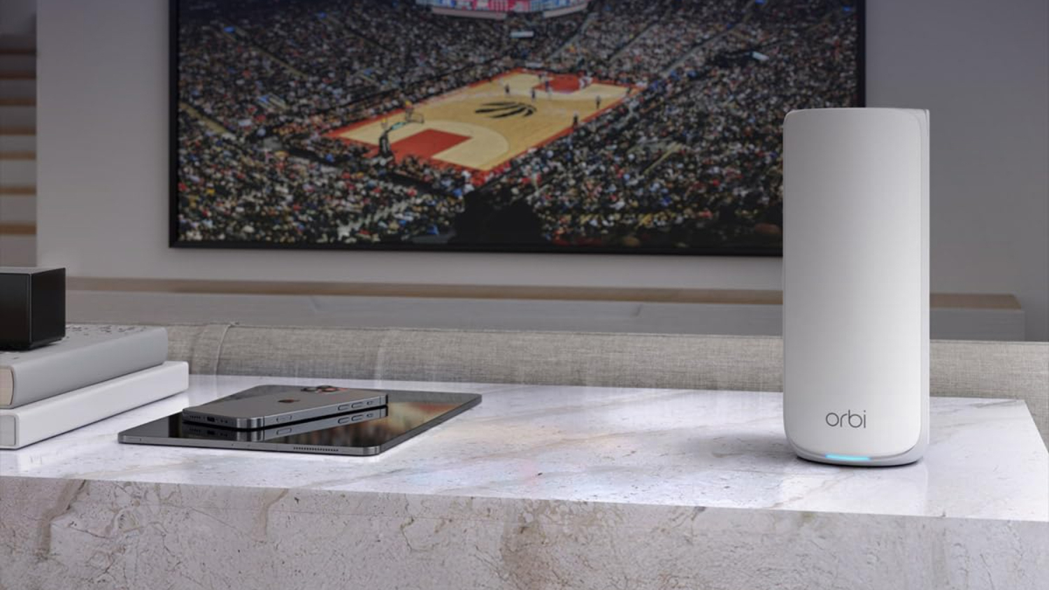 A table that has an Arlo Mesh displayed upfront with text “Flawless 4K/8K streaming, video conferencing, & more for 150 devices at once”.