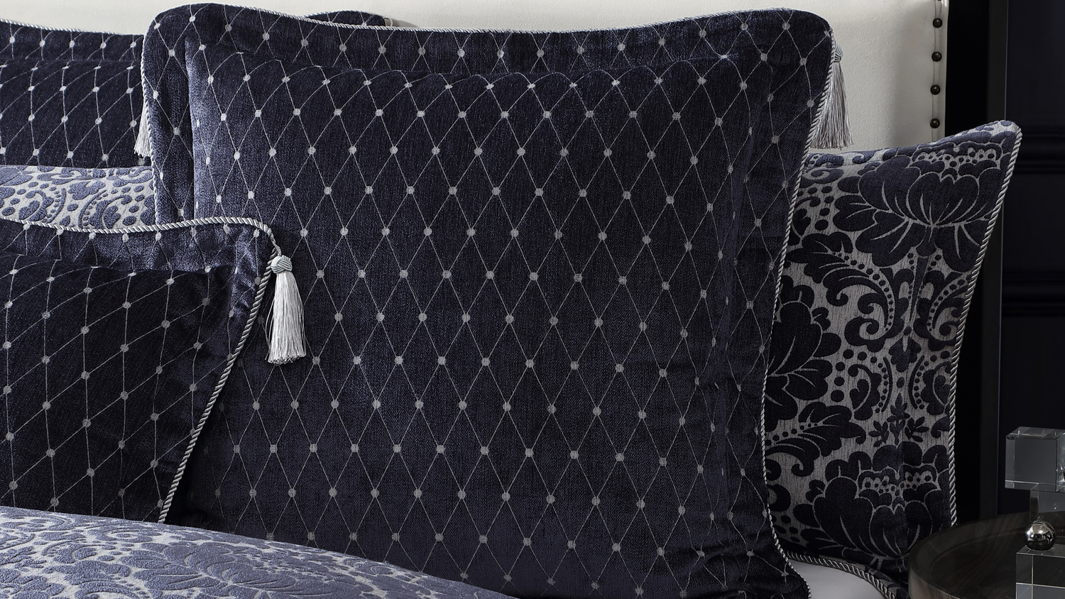 Esmeralda Ink European Pillowcase by Da Vinci