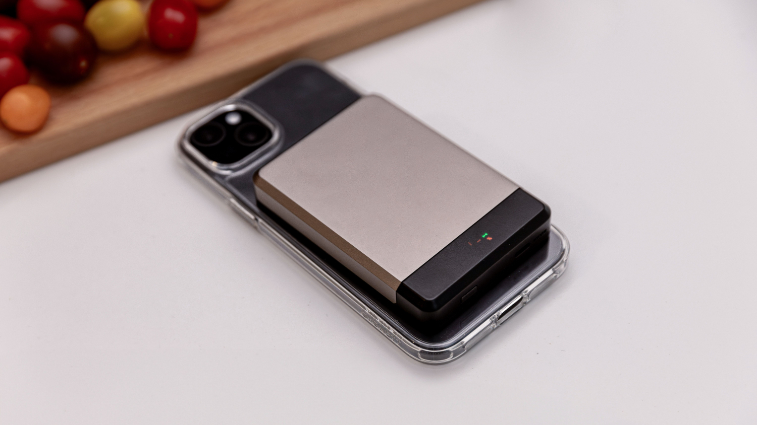 Cygnett MagSlim 10,000mAh Magnetic Wireless Power Bank - Champagne (CY5279PBCHE)