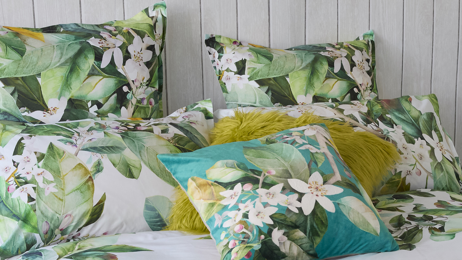 Daylesford White Duvet Cover Set by Luxotic