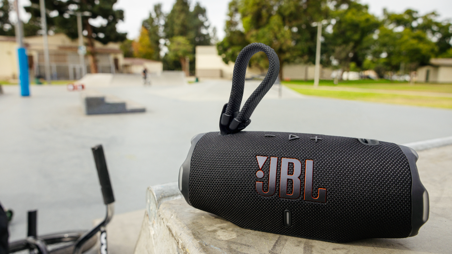 JBL Charge 6 Portable Bluetooth Speaker - Black (JBLCHARGE6BLK)