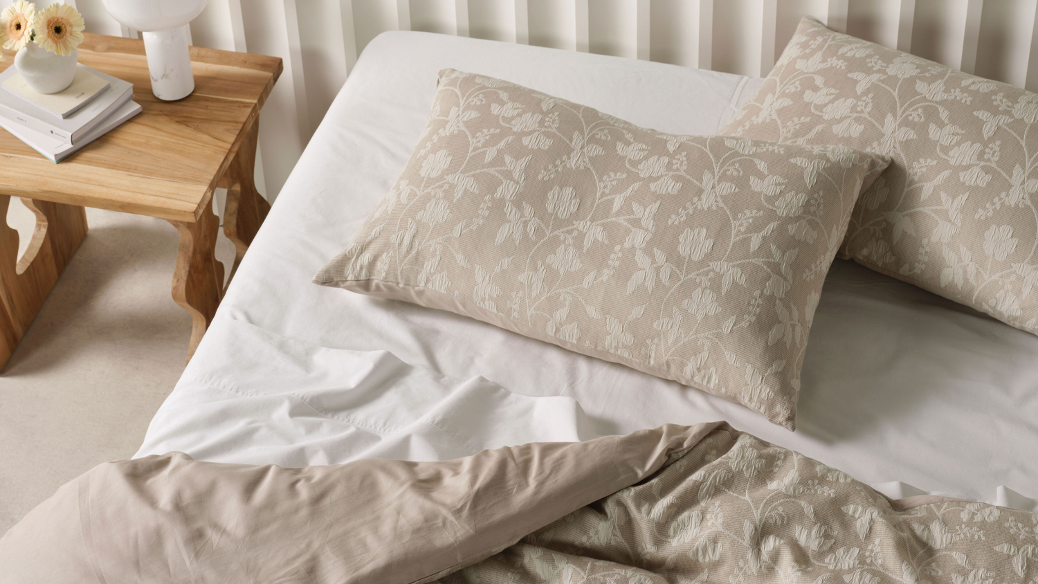 Athena Linen Duvet Cover Set by L'Avenue