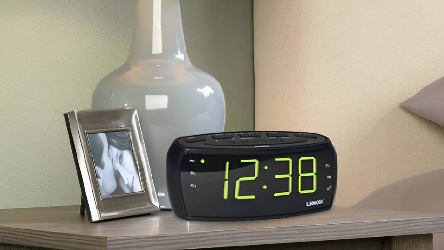 Lenoxx AM/FM Radio LED Large Number Alarm Clock