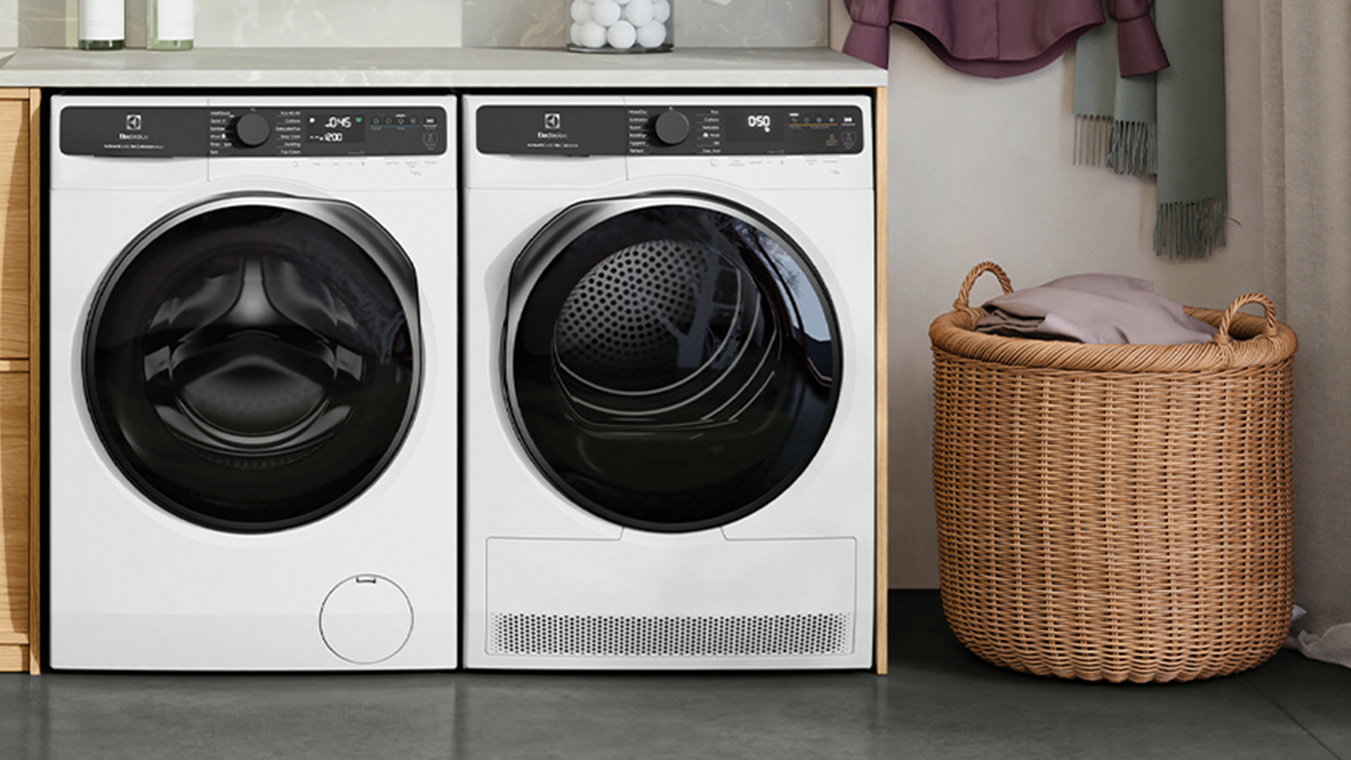 Electrolux 9kg Smart Heat Pump Condenser Dryer with 12 Programs - White (EDH903R7WC)