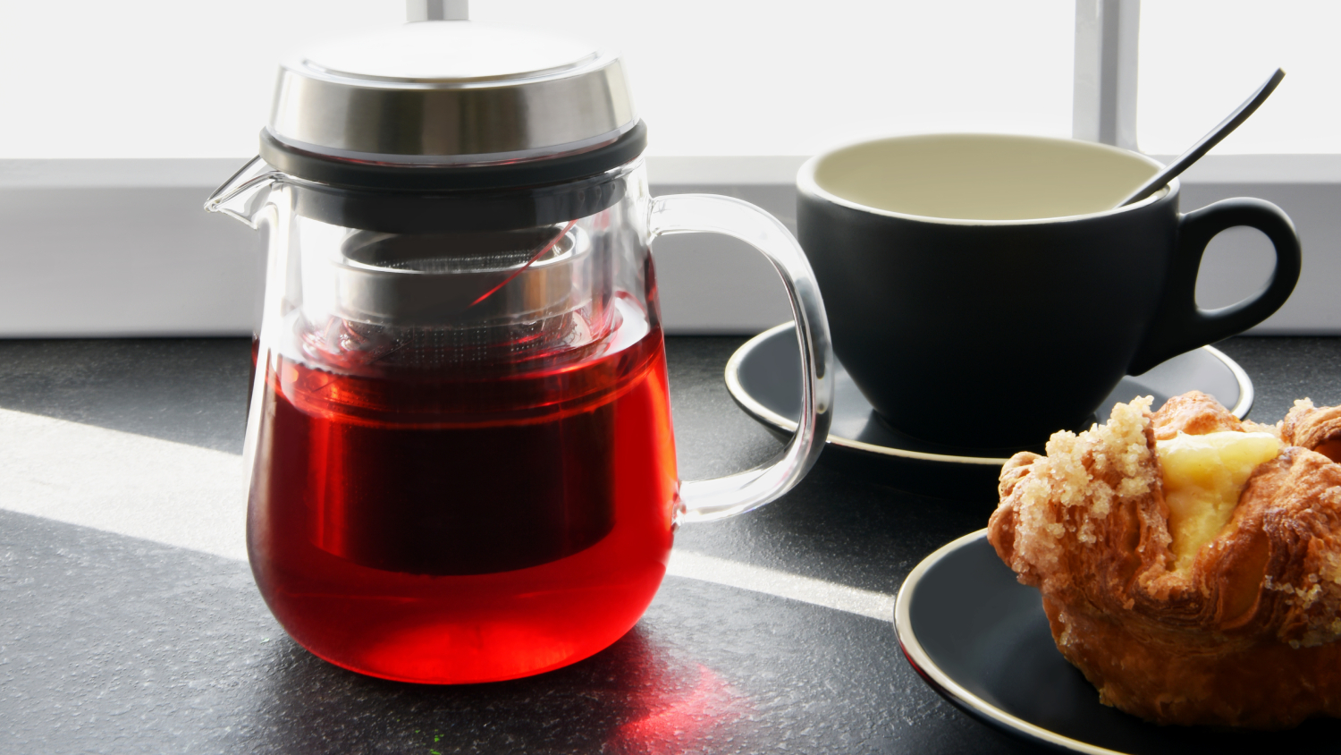 Brew Glass Teapot with Infuser 600ml - Screw-Type Infuser