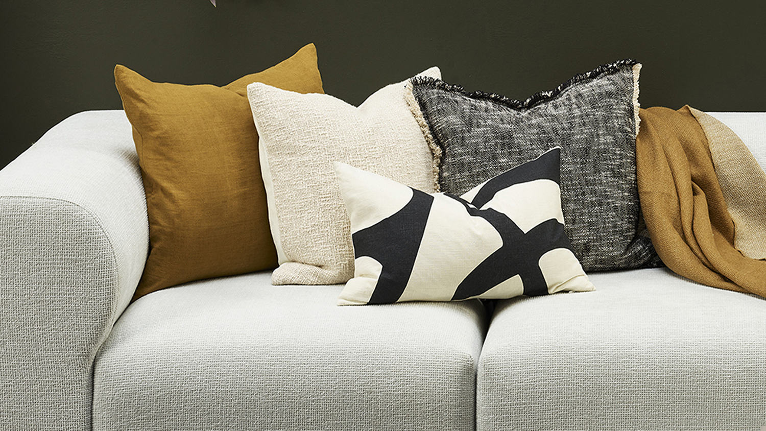 Arezzo Cushion - Black