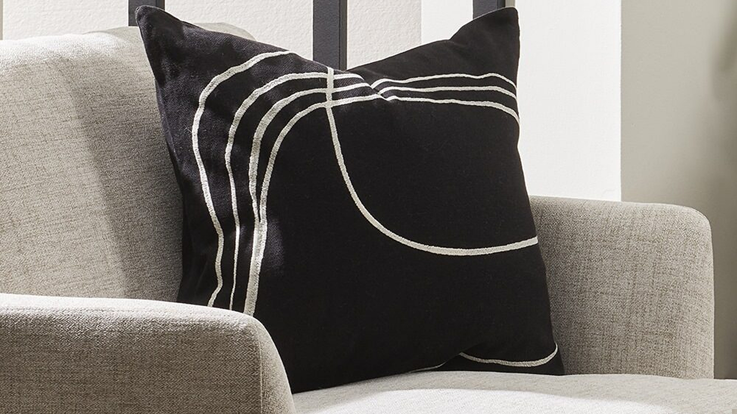 Loveline Cushion - Black