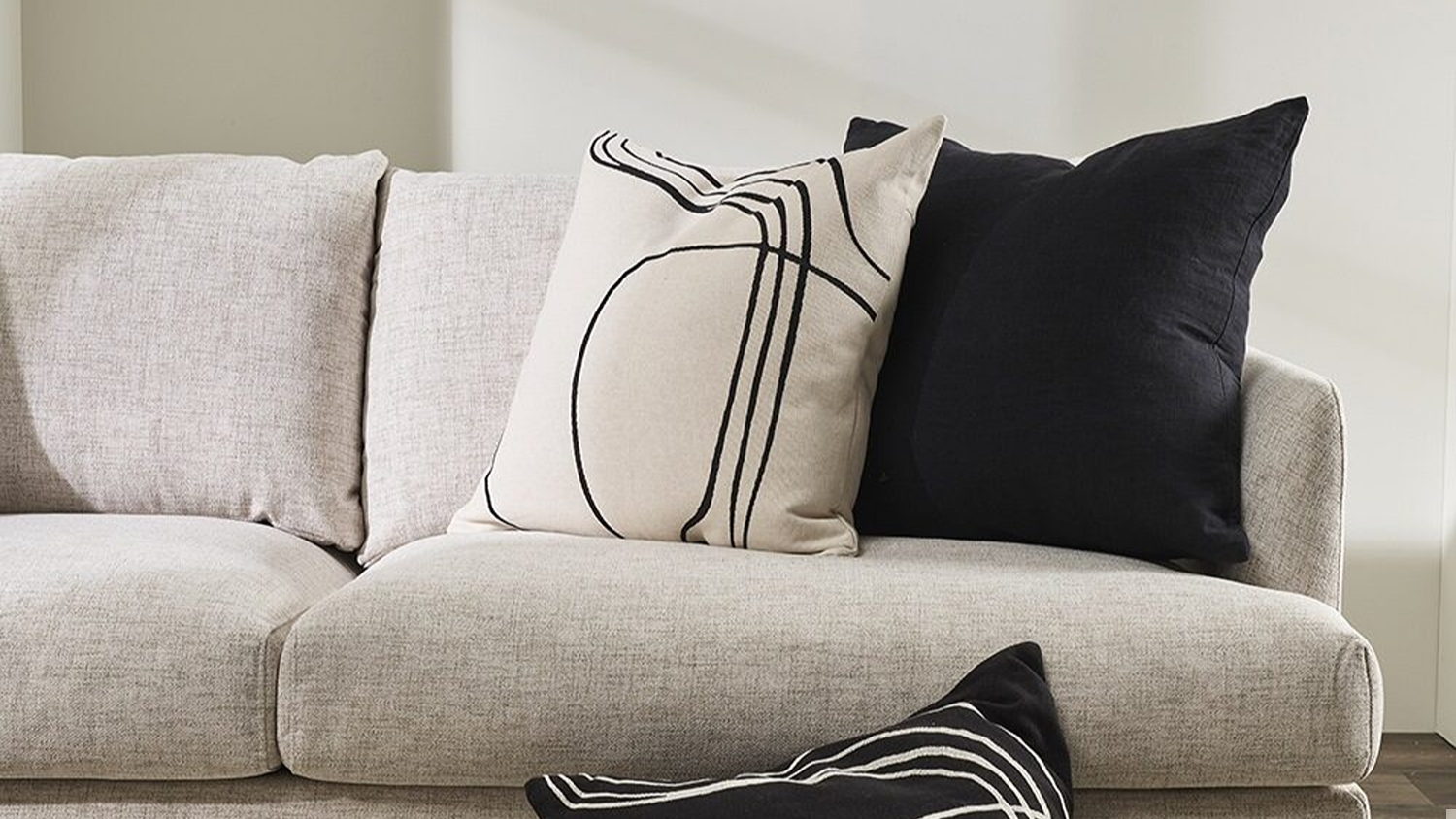 Loveline Cushion - Ecru