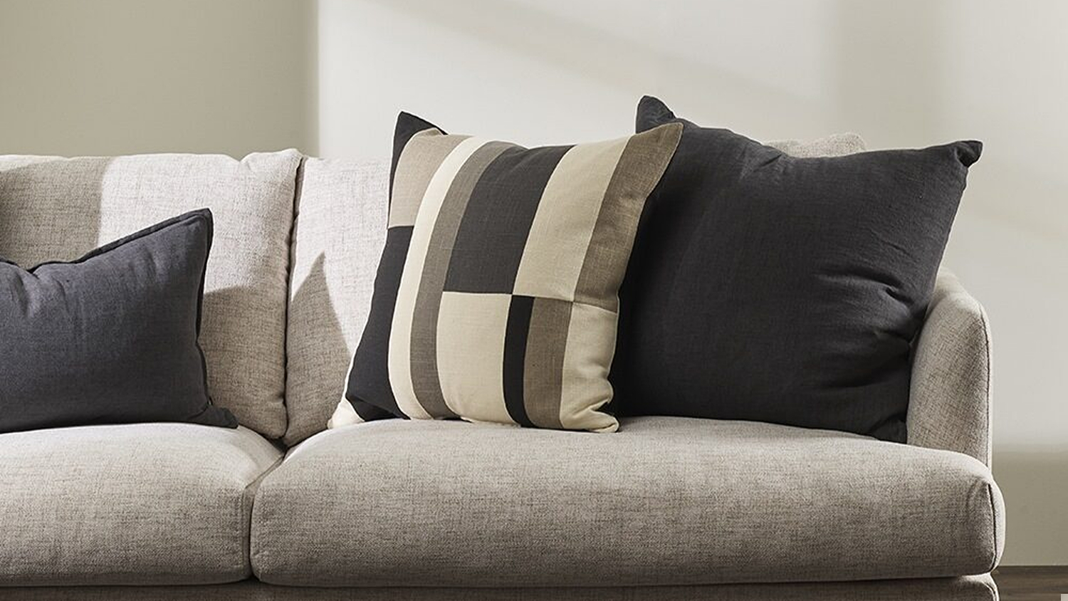 Miley Cushion - Black