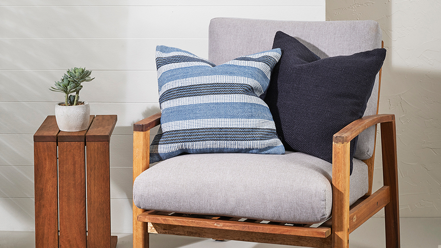 Southwold Outdoor Cushion - Navy