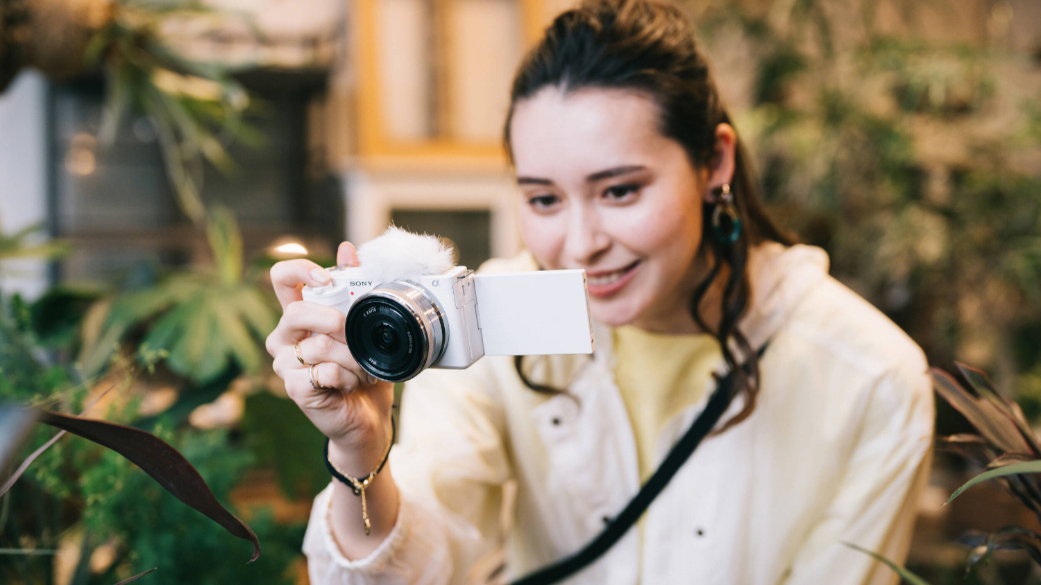 Sony Alpha ZV-E10 Mirrorless Camera (White) with 16-50mm f/3.5-5.6 OSS II Lens