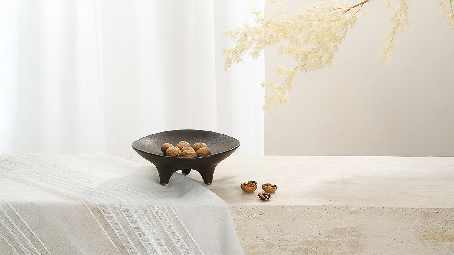 Tripod Black Onyx Ceramic Plate