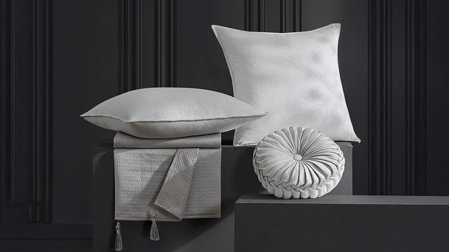 Octavia Round Cushion by Da Vinci - Champagne