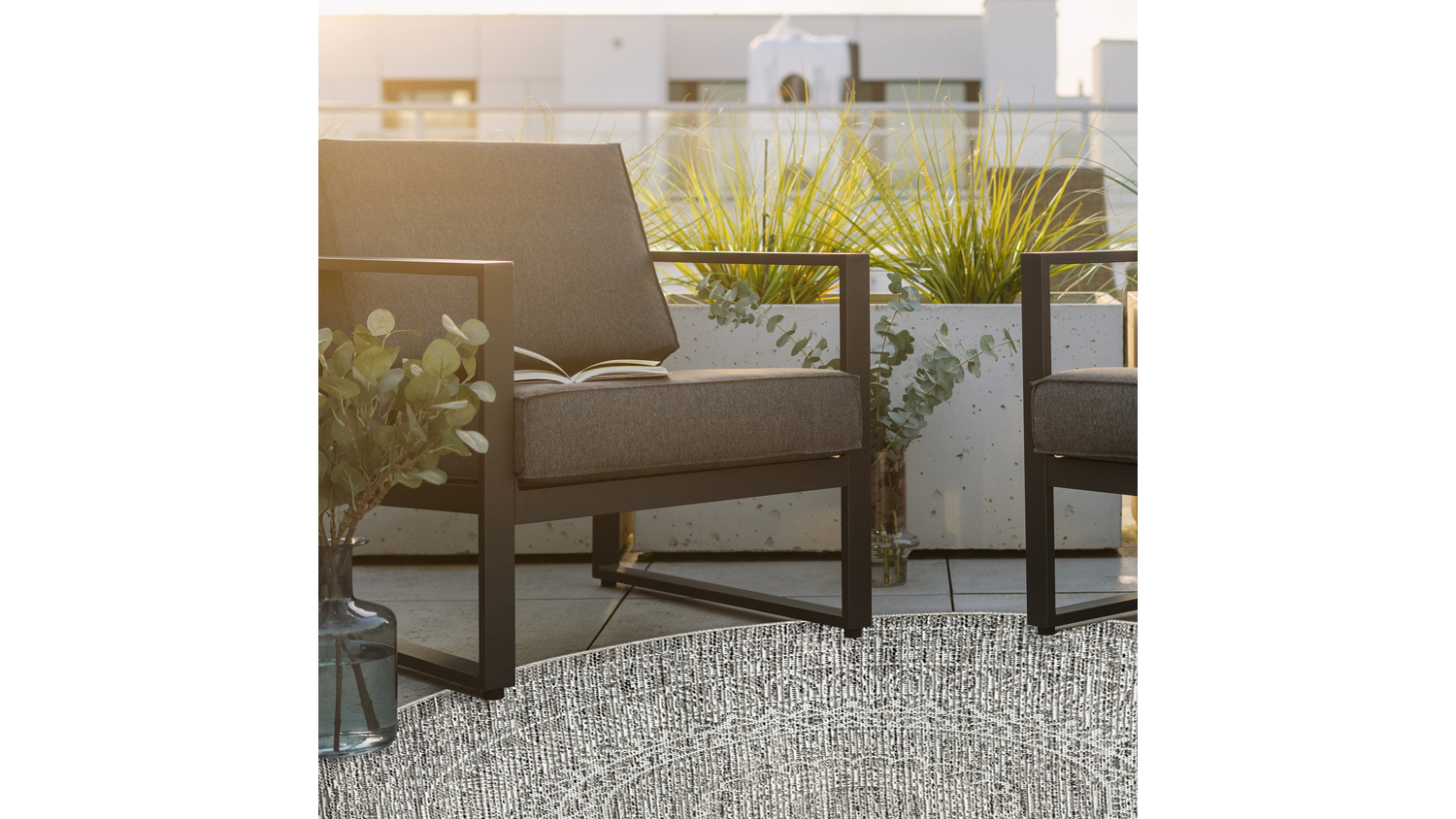 Porto Loom Round Outdoor Rug. Circular pattern with concentric designs made of fine lines, forming a detailed mandala-like texture in gray brown tone.