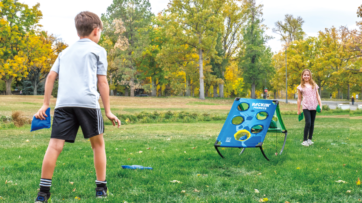 Do U Play "Rockin' Pockets" Outdoor Family Game