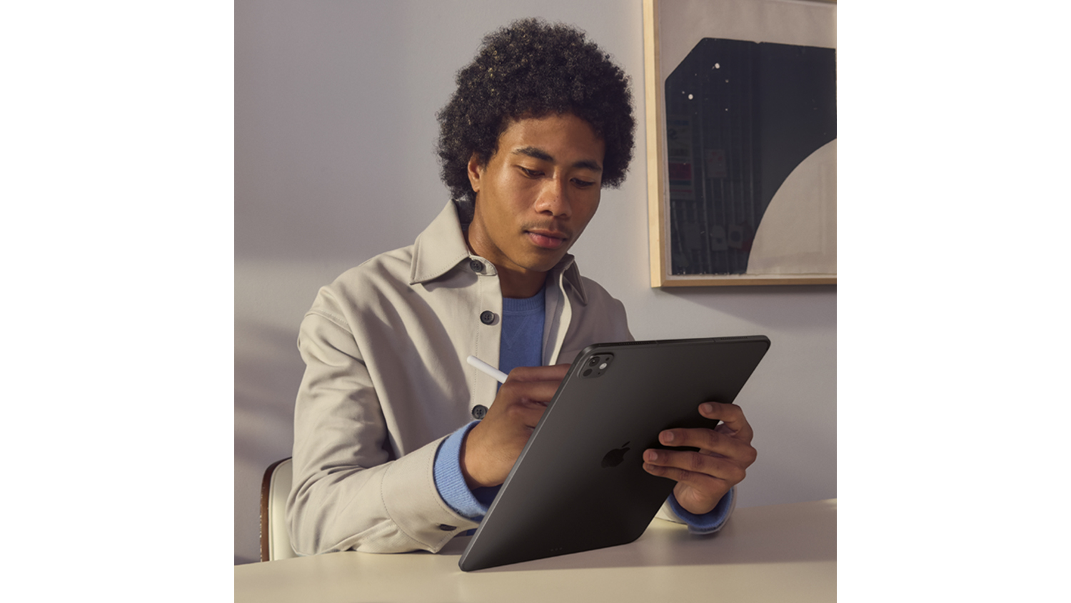 User drawing with Apple Pencil on the iPad Pro 13", demonstrating creative and writing capabilities