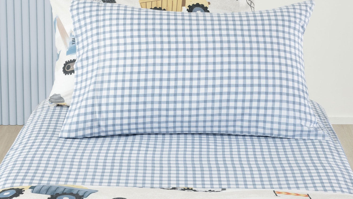 A Charlie Blue fitted sheet set with a white and blue check pattern