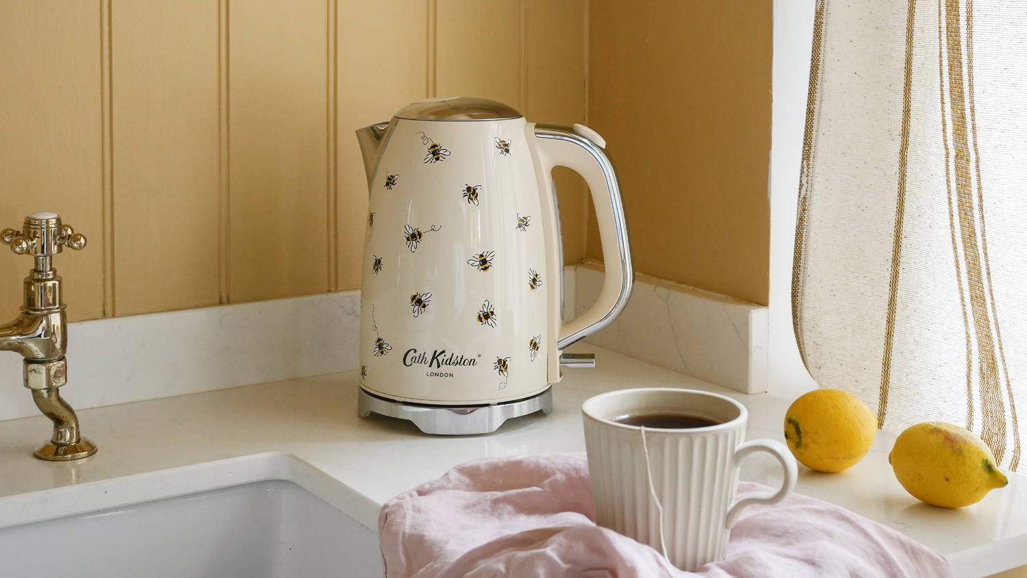 Cath Kidston 1.7L Kettle - Bees (CKK17BEE)