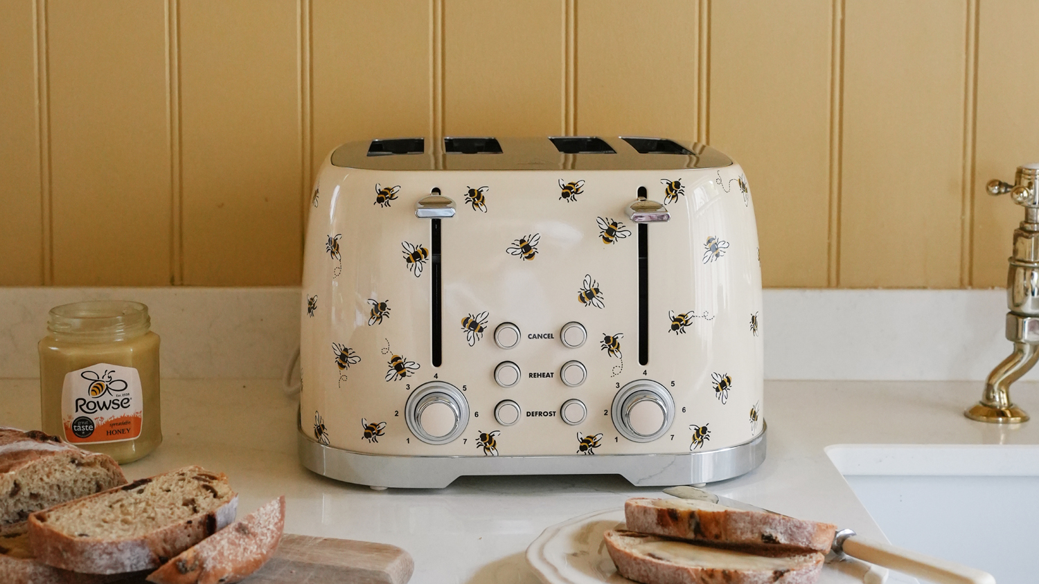 Cath Kidston 4 Slice Toaster - Bees (CKT4BEE)