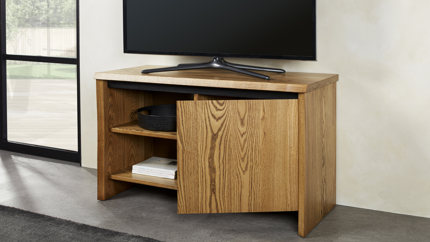 Raglan Entertainment Unit