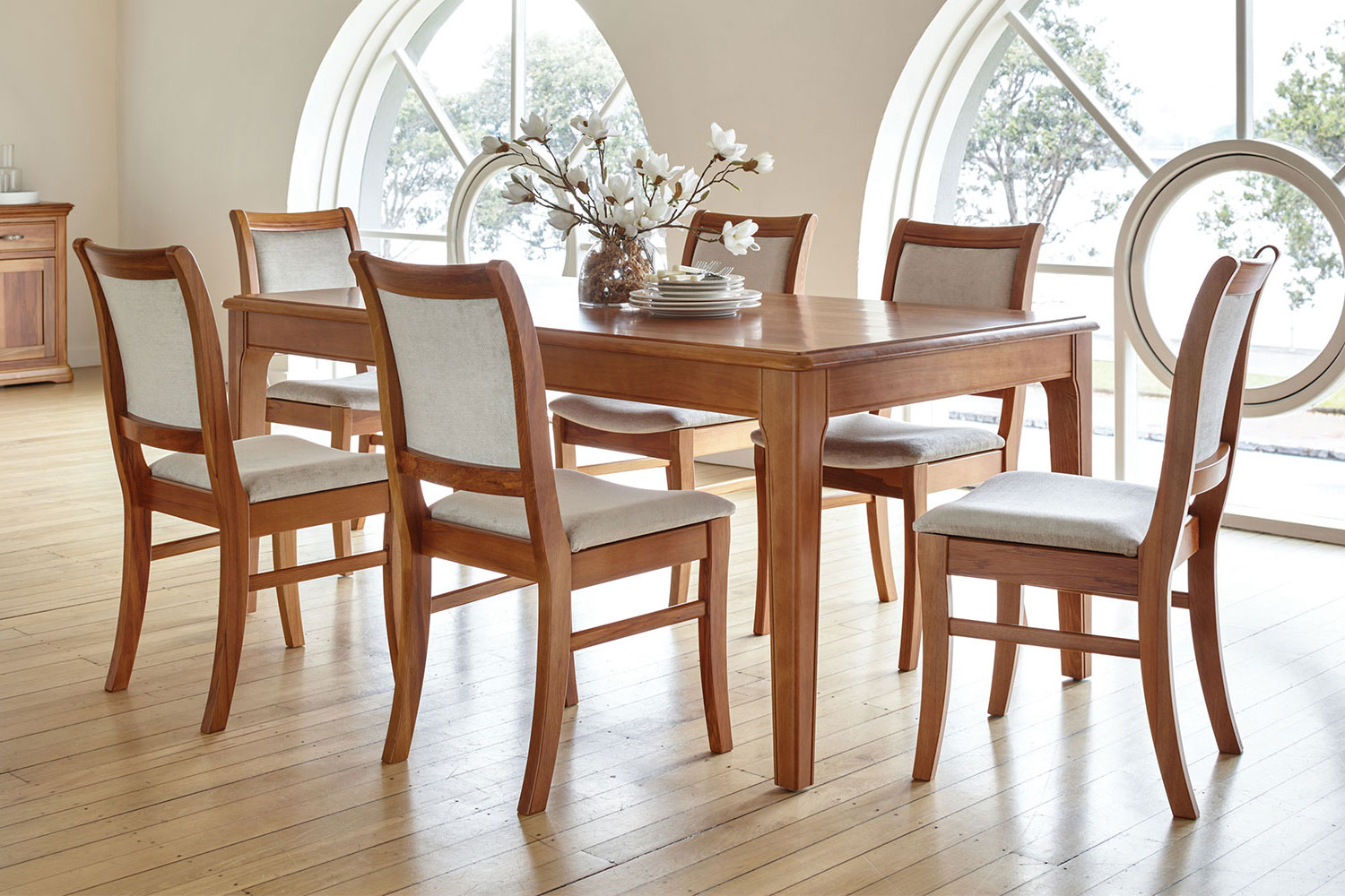 Opera 1800 Dining Table