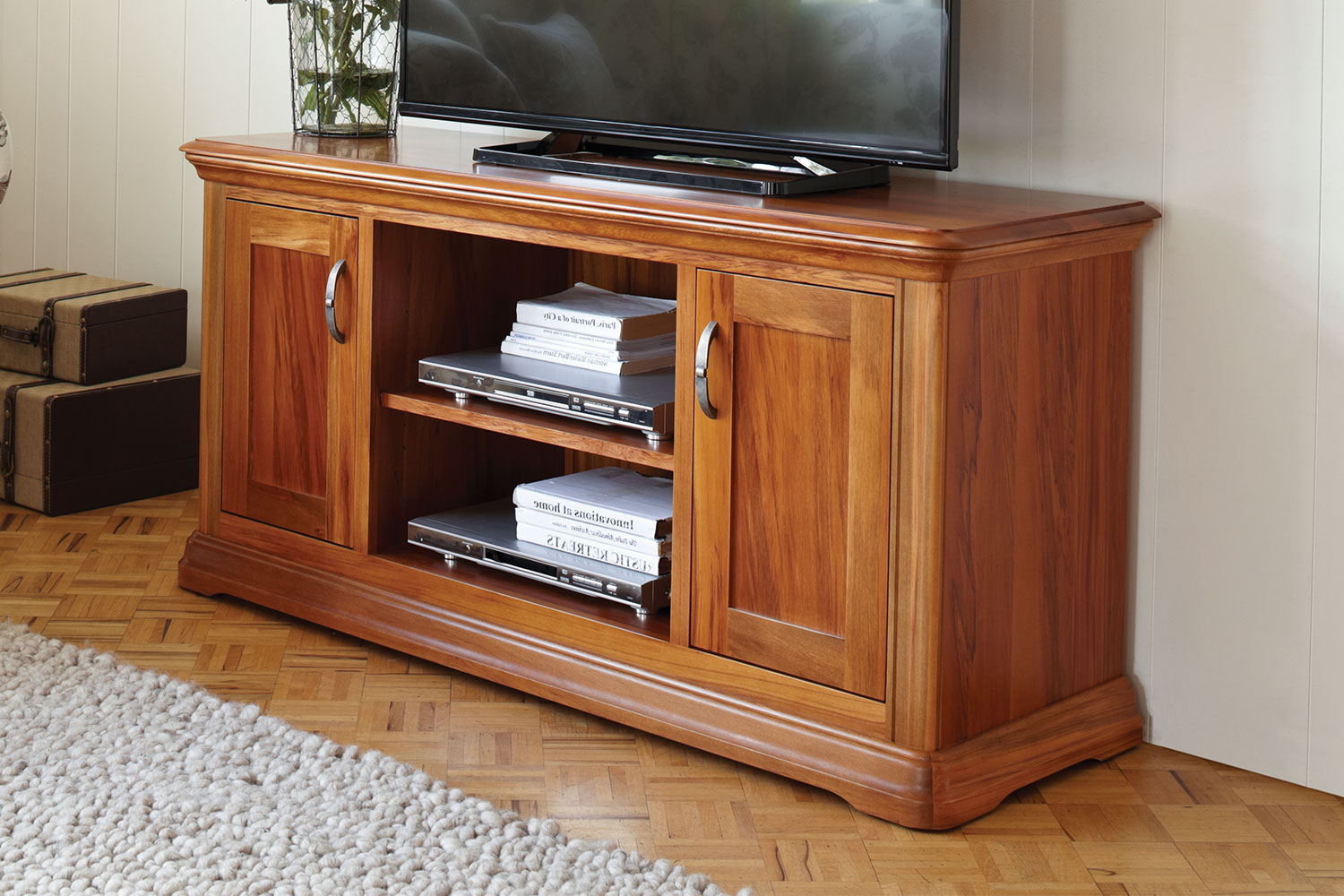 Opera Entertainment Unit