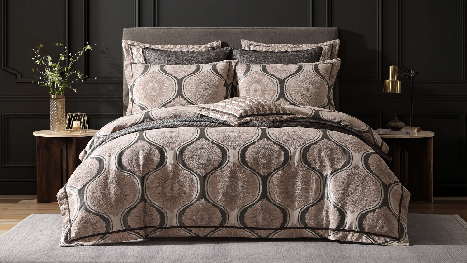 Asteria Antique Square Cushion by Da Vinci