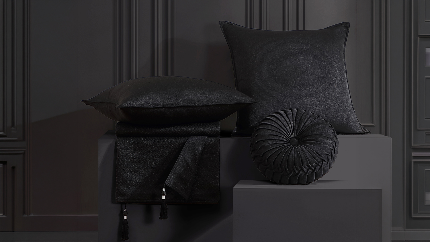 Octavia Black European Pillowcase by Da Vinci