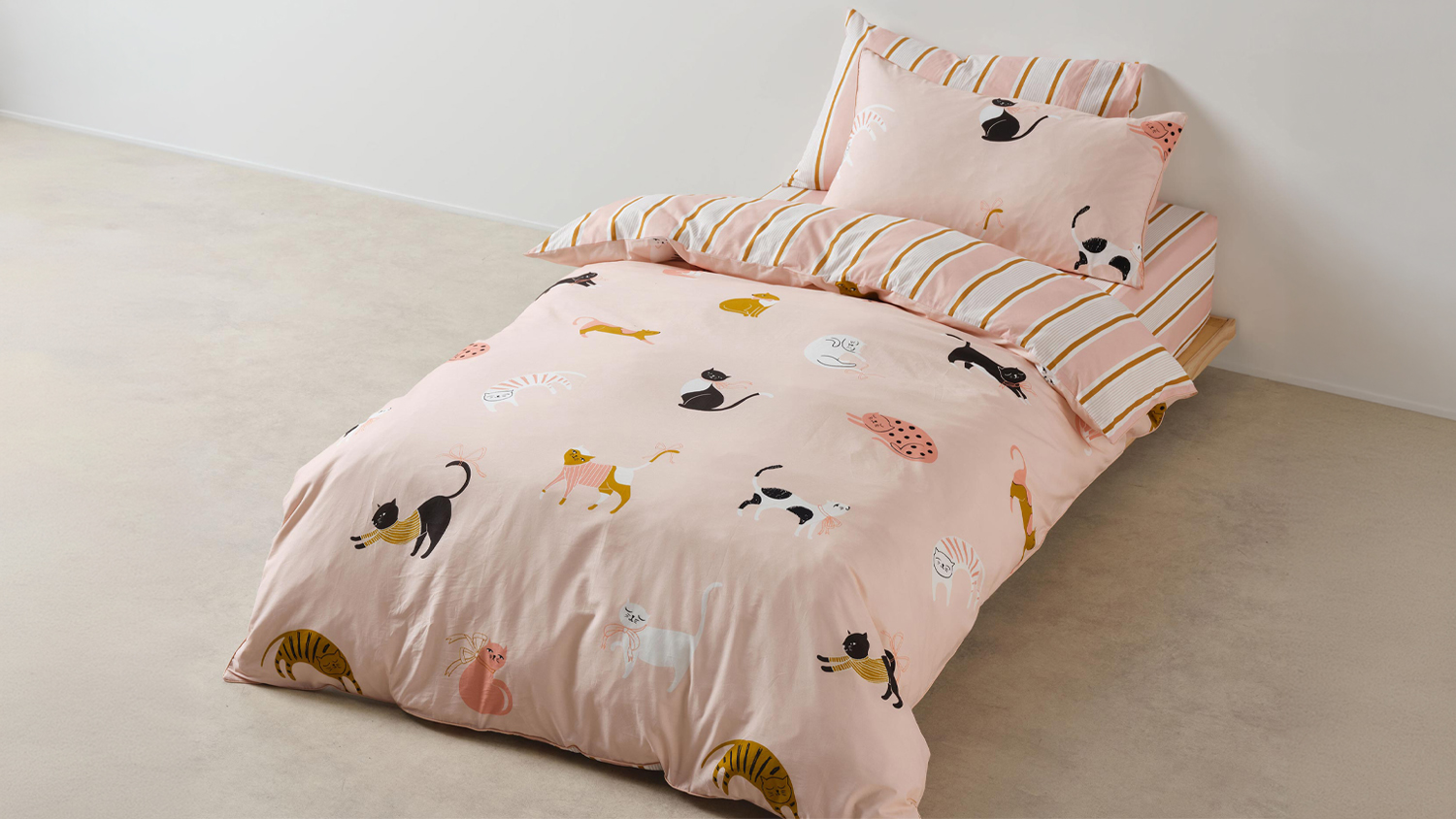 A Cats N Bows Duvet Cover Set by Linen House Kids