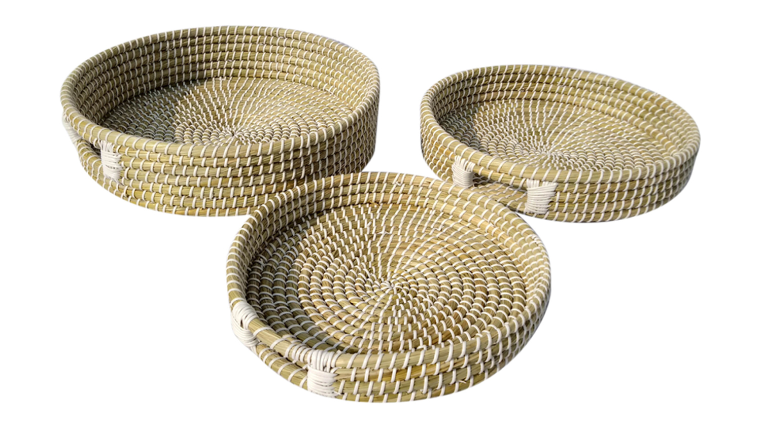 A view of the Grass Tray with Inset Handles Set